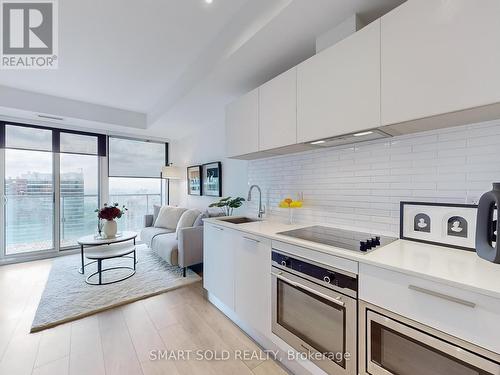 3510 - 3 Gloucester Street, Toronto, ON - Indoor Photo Showing Kitchen