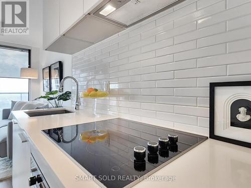 3510 - 3 Gloucester Street, Toronto, ON - Indoor Photo Showing Kitchen