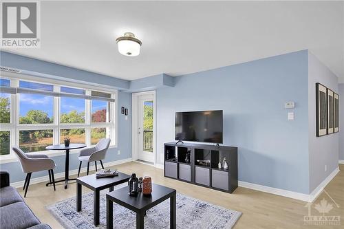 103 North Street Unit#403, Ottawa, ON - Indoor Photo Showing Living Room