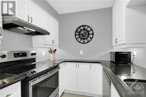 103 North Street Unit#403, Ottawa, ON - Indoor Photo Showing Kitchen With Double Sink