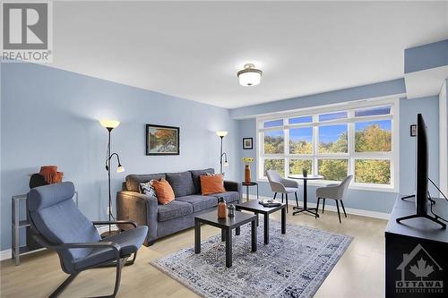 103 North Street Unit#403, Ottawa, ON - Indoor Photo Showing Living Room