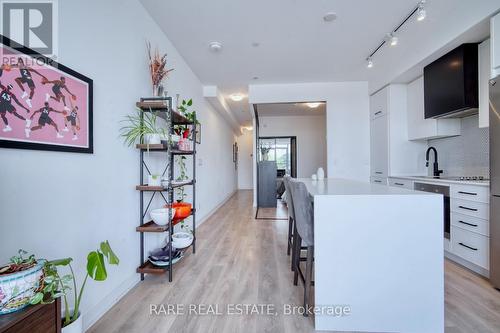 403 - 899 Queen Street E, Toronto, ON - Indoor Photo Showing Kitchen