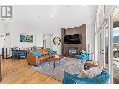 2707 Cliffshore Drive, Lake Country, BC - Indoor Photo Showing Living Room With Fireplace