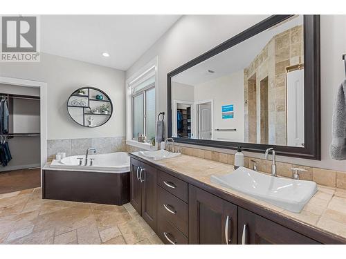 2707 Cliffshore Drive, Lake Country, BC - Indoor Photo Showing Bathroom