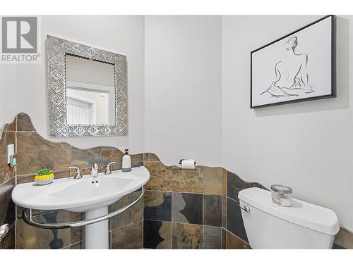 2707 Cliffshore Drive, Lake Country, BC - Indoor Photo Showing Bathroom