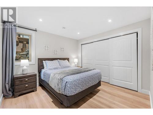 2707 Cliffshore Drive, Lake Country, BC - Indoor Photo Showing Bedroom