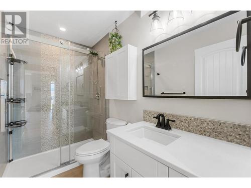 2707 Cliffshore Drive, Lake Country, BC - Indoor Photo Showing Bathroom