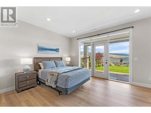 2707 Cliffshore Drive, Lake Country, BC - Indoor Photo Showing Bedroom