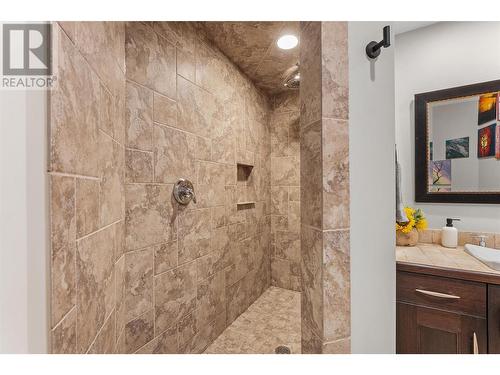 2707 Cliffshore Drive, Lake Country, BC - Indoor Photo Showing Bathroom