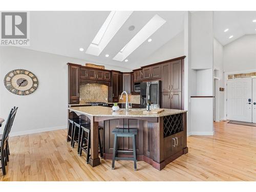 2707 Cliffshore Drive, Lake Country, BC - Indoor Photo Showing Kitchen With Upgraded Kitchen