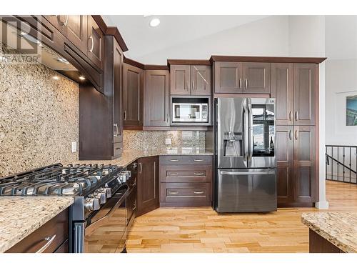 2707 Cliffshore Drive, Lake Country, BC - Indoor Photo Showing Kitchen With Stainless Steel Kitchen With Upgraded Kitchen