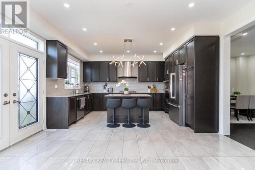 22 Wainwright Drive, Brampton, ON - Indoor Photo Showing Kitchen With Upgraded Kitchen