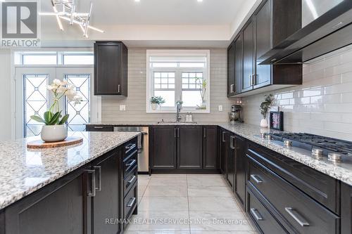 22 Wainwright Drive, Brampton, ON - Indoor Photo Showing Kitchen With Upgraded Kitchen