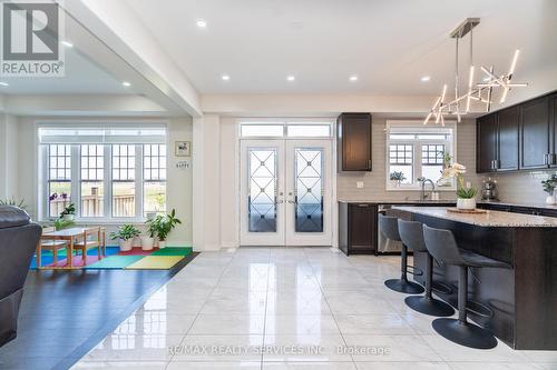 22 Wainwright Drive, Brampton, ON - Indoor Photo Showing Kitchen With Upgraded Kitchen