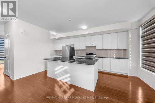 71 Holyrood Crescent, Vaughan, ON - Indoor Photo Showing Kitchen