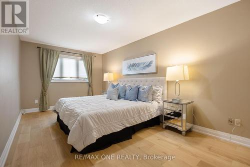 30 Elmpark Court, Richmond Hill, ON - Indoor Photo Showing Bedroom