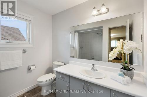 30 Elmpark Court, Richmond Hill, ON - Indoor Photo Showing Bathroom