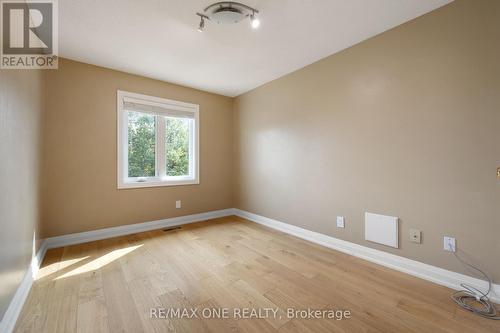 30 Elmpark Court, Richmond Hill, ON - Indoor Photo Showing Other Room