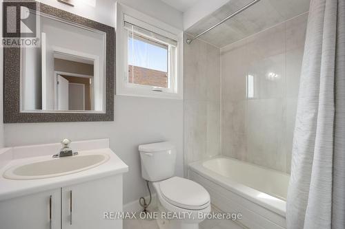 30 Elmpark Court, Richmond Hill, ON - Indoor Photo Showing Bathroom