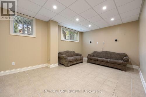 30 Elmpark Court, Richmond Hill, ON - Indoor