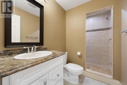 30 Elmpark Court, Richmond Hill, ON - Indoor Photo Showing Bathroom