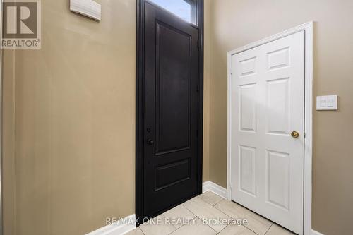 30 Elmpark Court, Richmond Hill, ON - Indoor Photo Showing Other Room