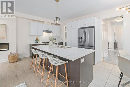 4009 Sixth Line, Oakville, ON - Indoor Photo Showing Kitchen With Double Sink With Upgraded Kitchen