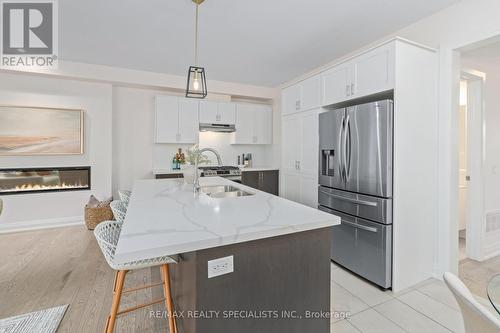 4009 Sixth Line, Oakville, ON - Indoor Photo Showing Kitchen With Upgraded Kitchen