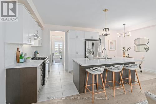 4009 Sixth Line, Oakville, ON - Indoor Photo Showing Kitchen With Upgraded Kitchen