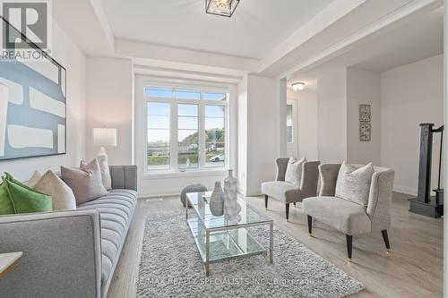 4009 Sixth Line, Oakville, ON - Indoor Photo Showing Living Room