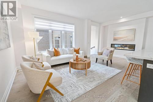 4009 Sixth Line, Oakville, ON - Indoor Photo Showing Living Room