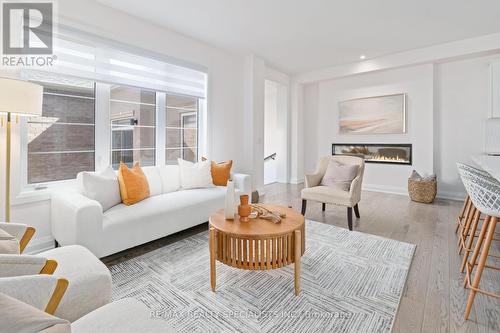 4009 Sixth Line, Oakville, ON - Indoor Photo Showing Living Room