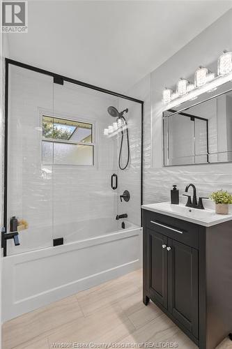 3220 Everts Avenue, Windsor, ON - Indoor Photo Showing Bathroom