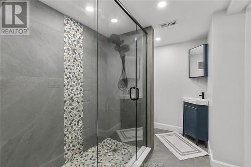 3220 Everts Avenue, Windsor, ON - Indoor Photo Showing Bathroom