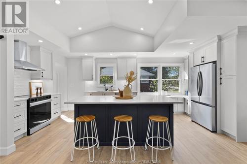 3220 Everts Avenue, Windsor, ON - Indoor Photo Showing Kitchen With Upgraded Kitchen