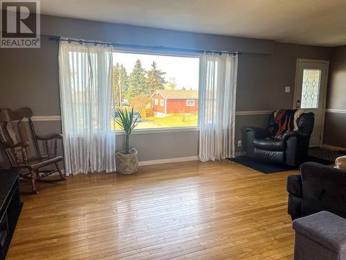 9212 6 Street, Dawson Creek, BC - Indoor Photo Showing Living Room