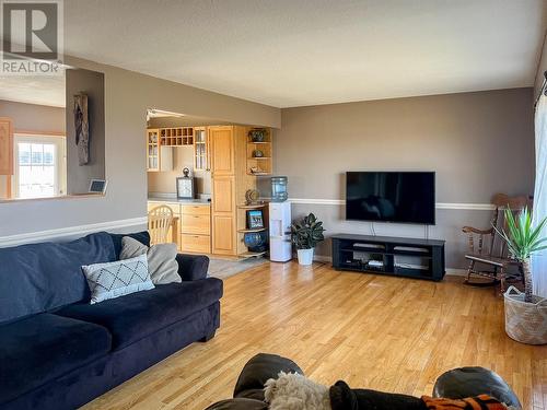 9212 6 Street, Dawson Creek, BC - Indoor Photo Showing Living Room