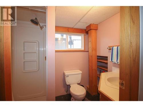 9212 6 Street, Dawson Creek, BC - Indoor Photo Showing Bathroom