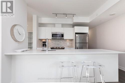 403 - 1815 Yonge Street, Toronto, ON - Indoor Photo Showing Kitchen