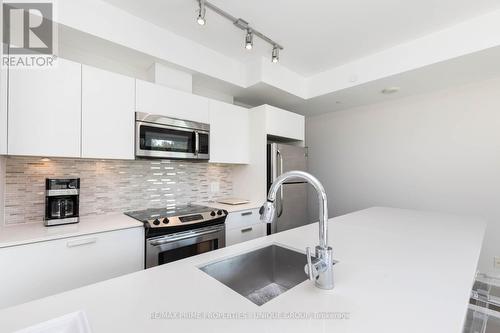 403 - 1815 Yonge Street, Toronto, ON - Indoor Photo Showing Kitchen With Upgraded Kitchen