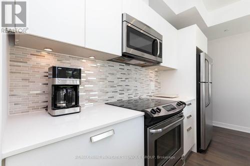 403 - 1815 Yonge Street, Toronto, ON - Indoor Photo Showing Kitchen With Upgraded Kitchen