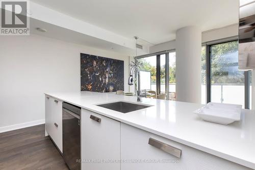 403 - 1815 Yonge Street, Toronto, ON - Indoor Photo Showing Kitchen