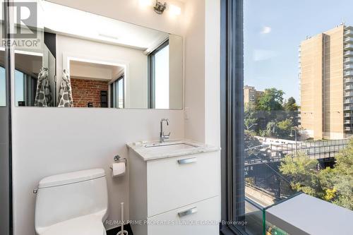 403 - 1815 Yonge Street, Toronto, ON - Indoor Photo Showing Bathroom