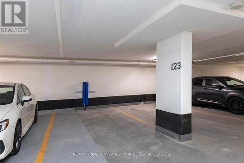 403 - 1815 Yonge Street, Toronto, ON - Indoor Photo Showing Garage