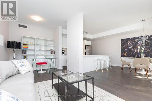 403 - 1815 Yonge Street, Toronto, ON - Indoor Photo Showing Living Room