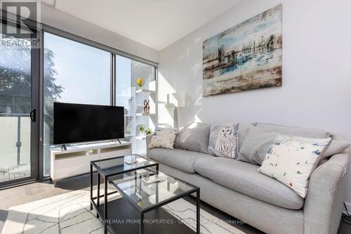 403 - 1815 Yonge Street, Toronto, ON - Indoor Photo Showing Living Room