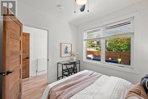 327 Kenilworth Avenue, Toronto, ON - Indoor Photo Showing Bedroom