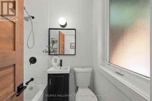 327 Kenilworth Avenue, Toronto, ON - Indoor Photo Showing Bathroom