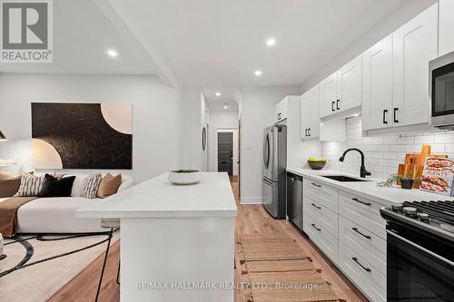 327 Kenilworth Avenue, Toronto, ON - Indoor Photo Showing Kitchen With Upgraded Kitchen