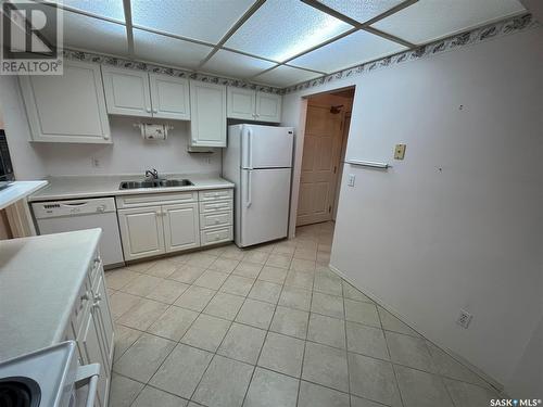 105 301 Cree Crescent, Saskatoon, SK - Indoor Photo Showing Kitchen With Double Sink